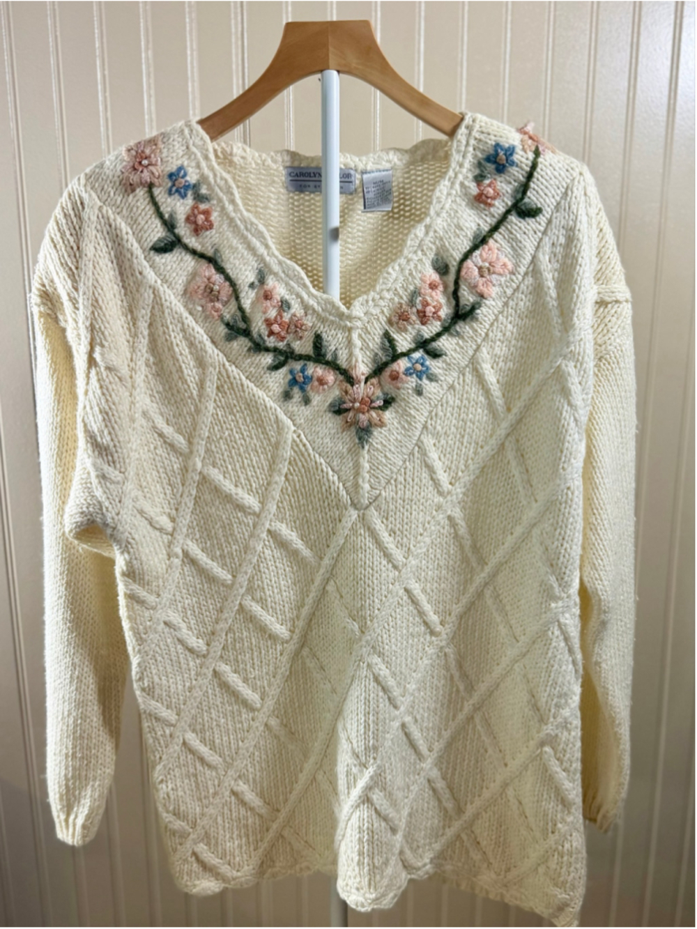 Vintage Carolyn Taylor Floral Embroidered V-Neck Knit Sweater Cream Medium